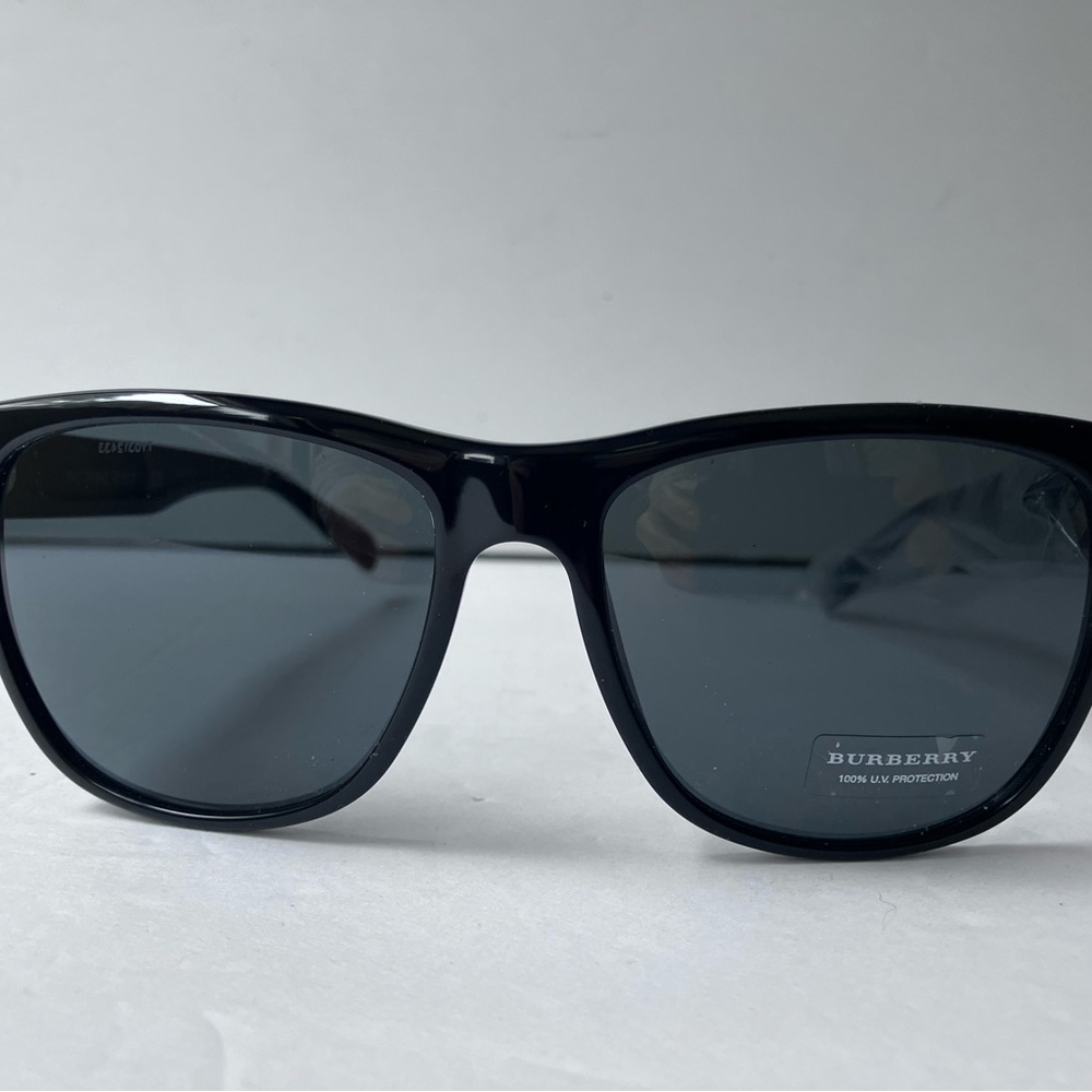 Burberry Sunglasses New With Case